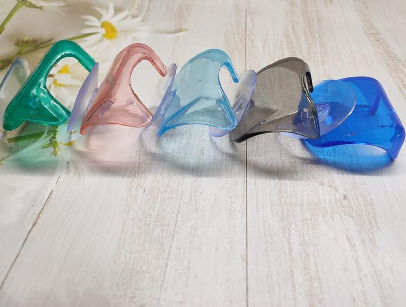 5 Pieces Razor Holder with Suction Cup, Plastic Waterproof Wall Hanger Stands Shaver Hooks, Razor Holder for Shower Bathroom Kitchen Plug