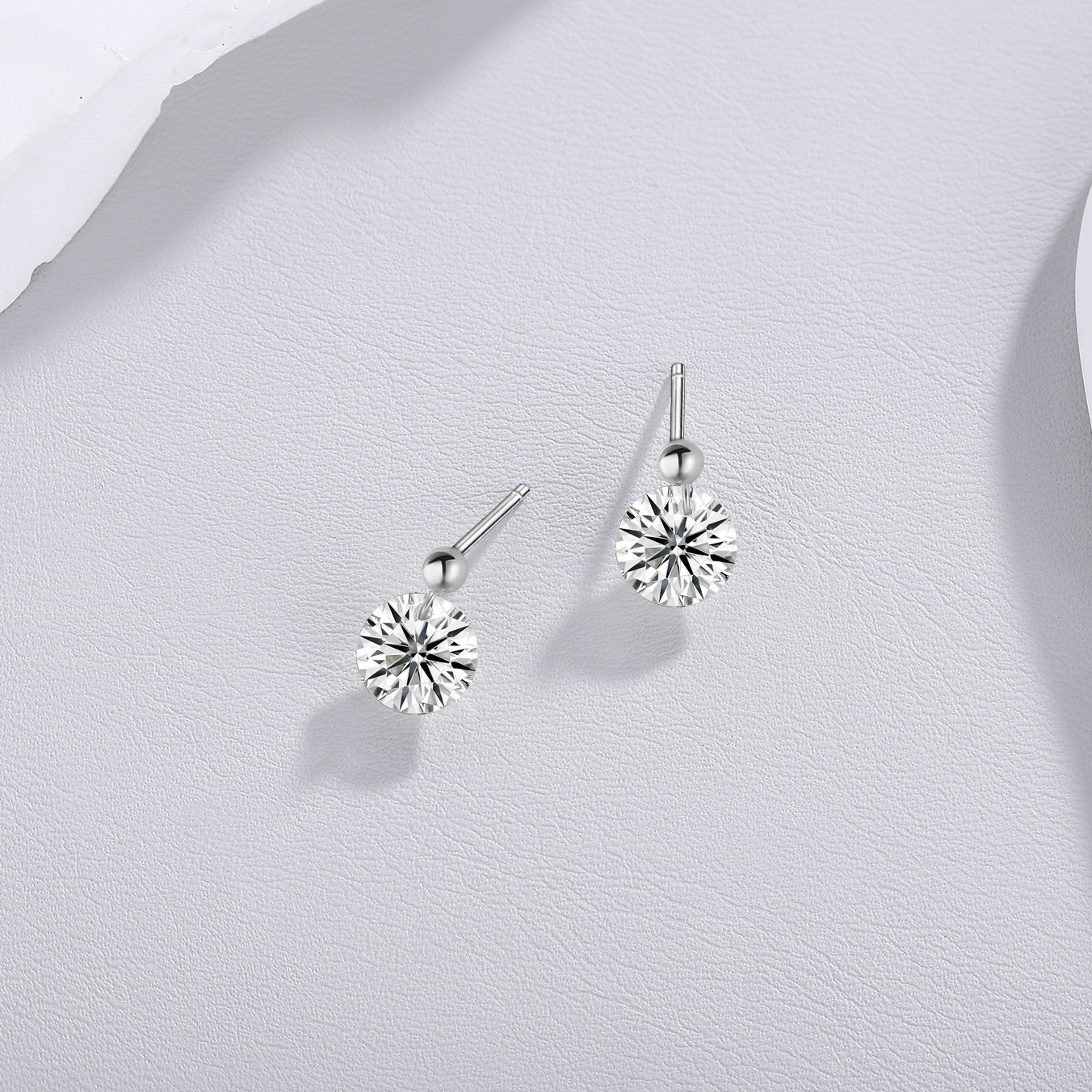 Minimalist Elegant Hypoallergenic Earrings Autumn Winter High-end Versatile Commuting 925 Silver Moissanite Earrings
