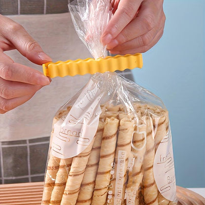 12 pcs Cute French Fries Shaped Bag Clip, Fridge Magnet for Sealing Grocery Bag: Moisture Proof Sealing Clamp, for Kitchen Storage, Cute and Practical Kitchen Accessories, Safety Envelope Bag and Packaging, Potato Chips Clip