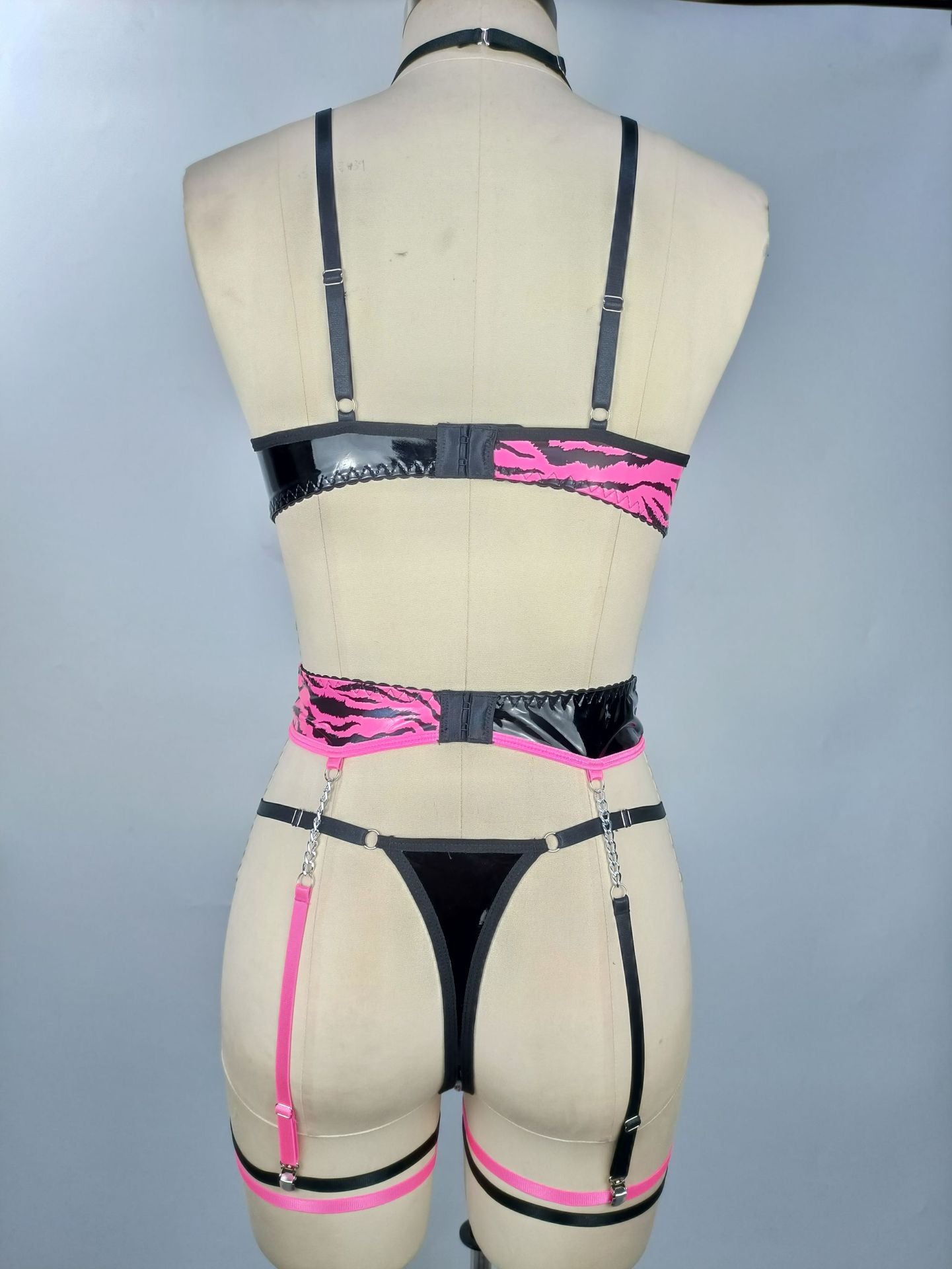 Metal Chain Temptation Set with Passionate Style for Women